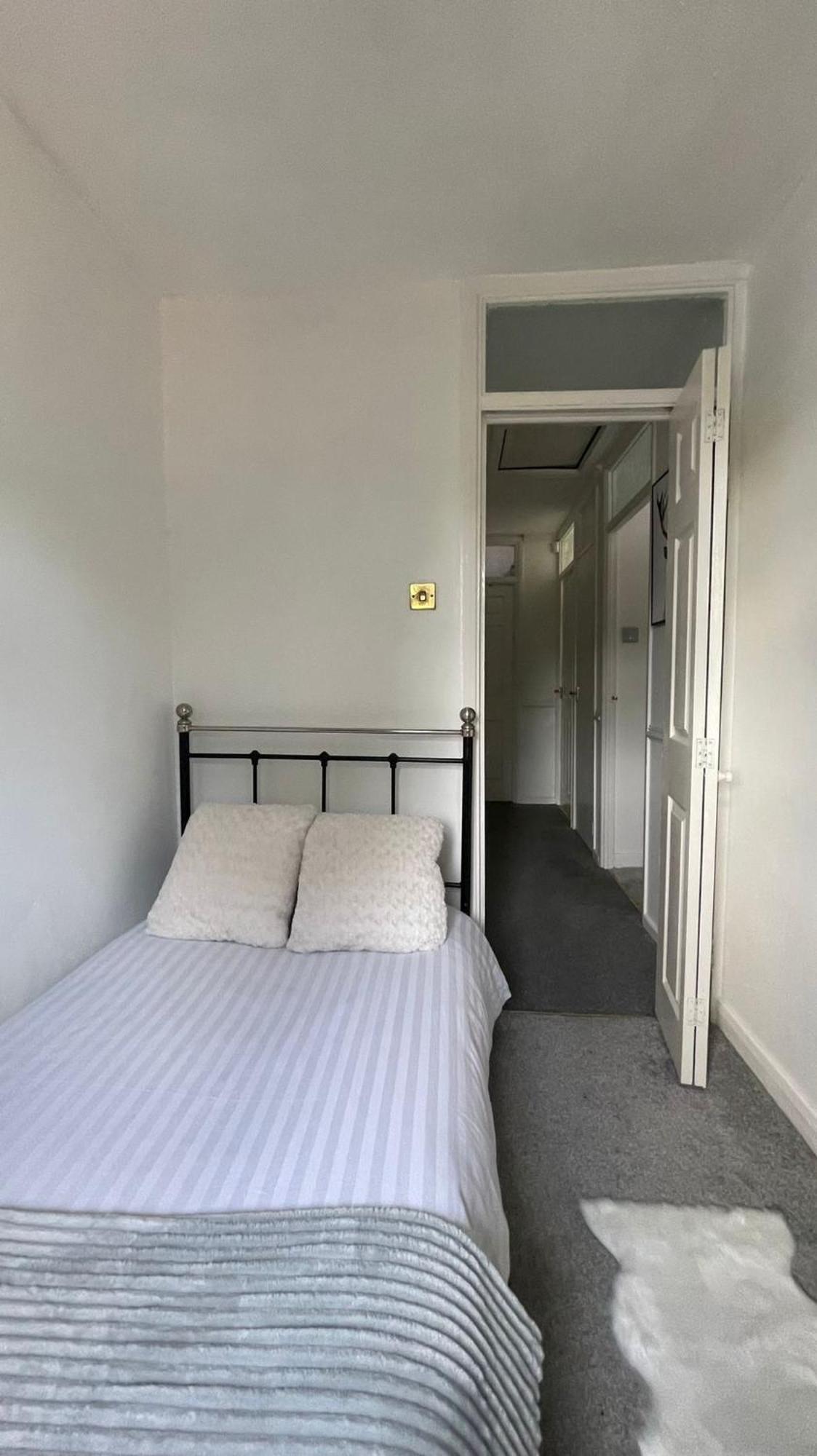 Single Room Near Basildon City Centre Bagian luar foto